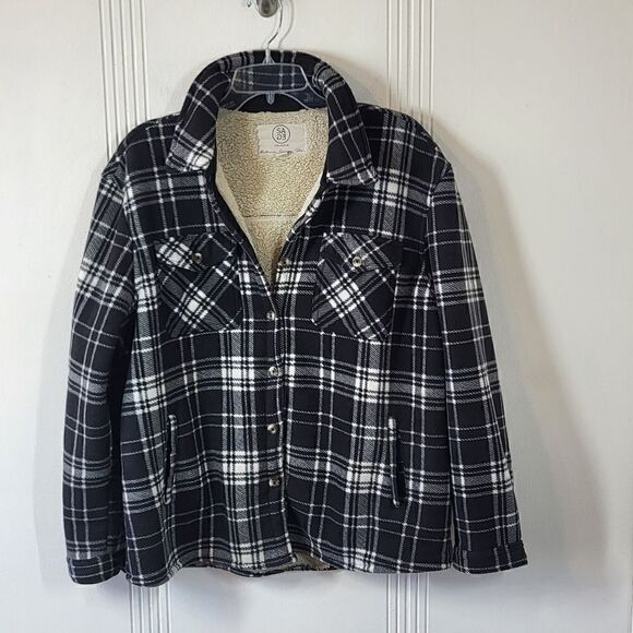 SAGE Men's Black and White Plaid Shacket - Picture 2 of 11